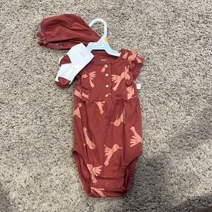 New 12 months carters 3 pieces